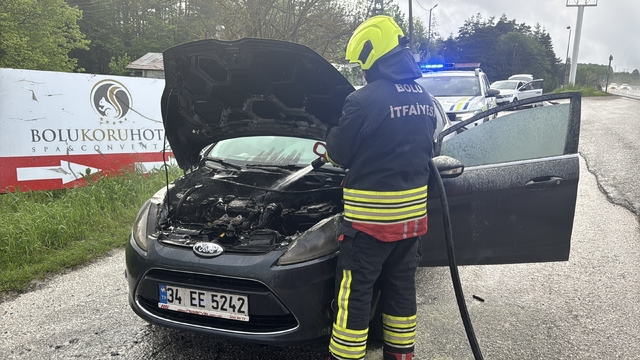 Bolu'da seyir halindeki otomobilde çıkan yangın söndürüldü