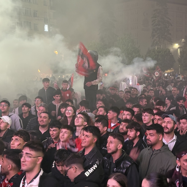 Çorum'da binlerce vatandaştan Süper Lig sevinci