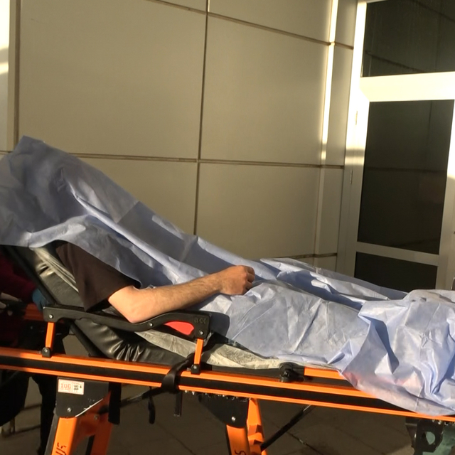 Alacak kavgasında ağabey bıçaklandı, kardeşi darbedildi