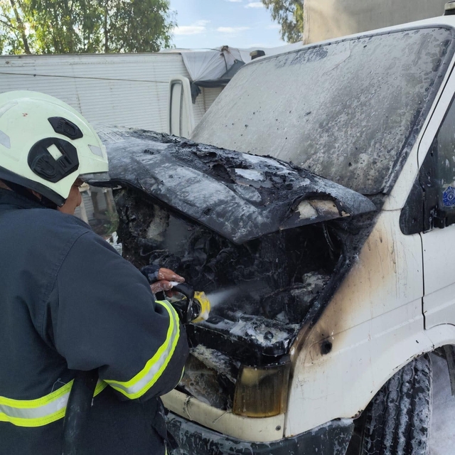 Antakya'da kamyonet yangını
