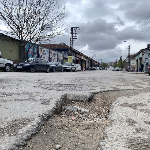 Kazazede sürücülere müjde; sorumlular bozuk yol tazminatı ödeyecek
Çukura d...