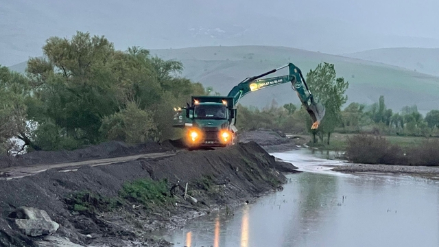 Karasu Nehri'nde sedde yükseltme çalışmaları sürüyor