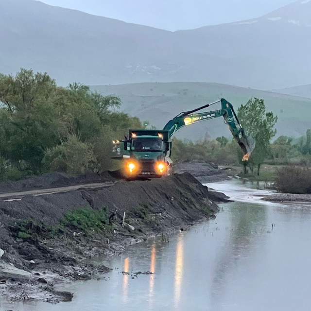 Karasu Nehri'nde sedde yükseltme çalışmaları sürüyor