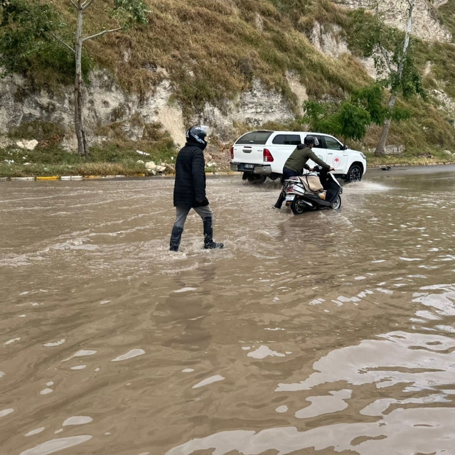 Fırat Nehri taştı, her yeri su bastı