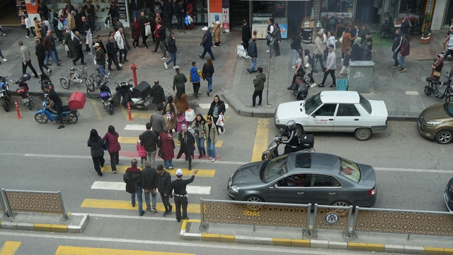 Erzincan'da bayram alışverişi yoğunluğu yaşanıyor