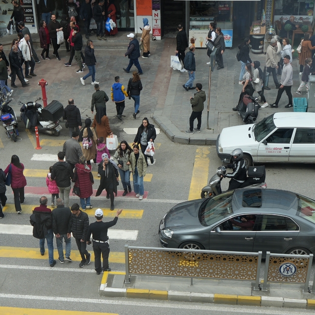 Erzincan'da bayram alışverişi yoğunluğu yaşanıyor