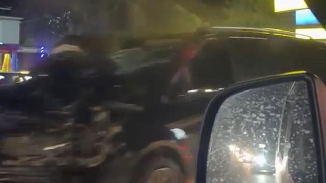Minibüsler çarpışan motosikletli ağır yaralandı