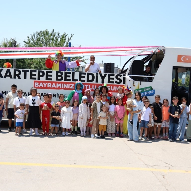 Gezici bayram otobüsü Kartepe'de çocuklarla buluşacak