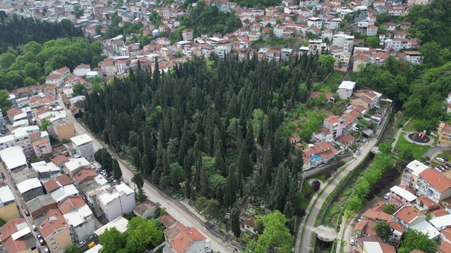 Bursa'da mezarlıklar bayrama hazır