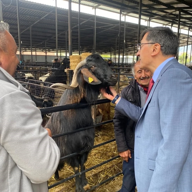 Başkan Eyüp Kahveci'den Kurban Pazarı ziyareti