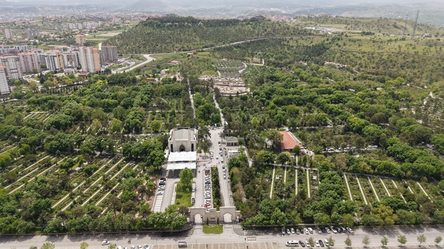 Kayseri'de mezarlıklar bayram ziyaretlerine hazır