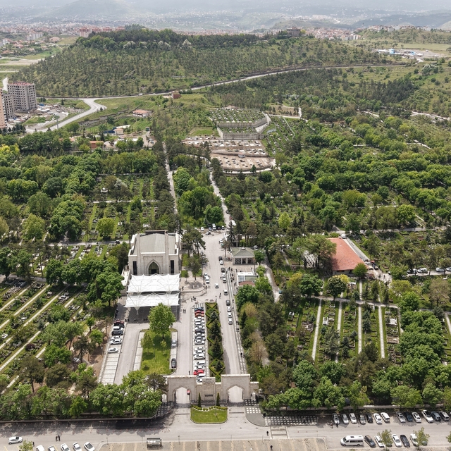 Kayseri'de mezarlıklar bayram ziyaretlerine hazır