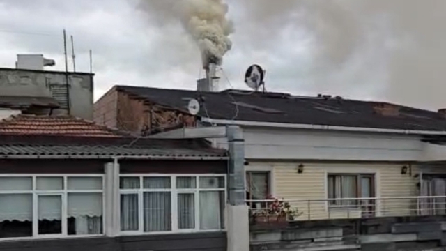 Samsun'da 5 katlı apartmanda yangın paniği