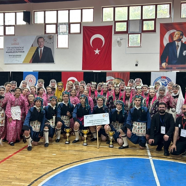 İnegöl Belediyesi Halk Dansları bölge finallerinde 3'te 3 yaptı