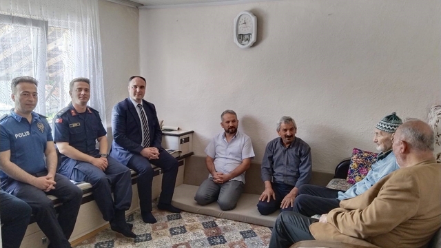 Aslanapa'da şehit aileleri ve gazilere bayram ziyareti