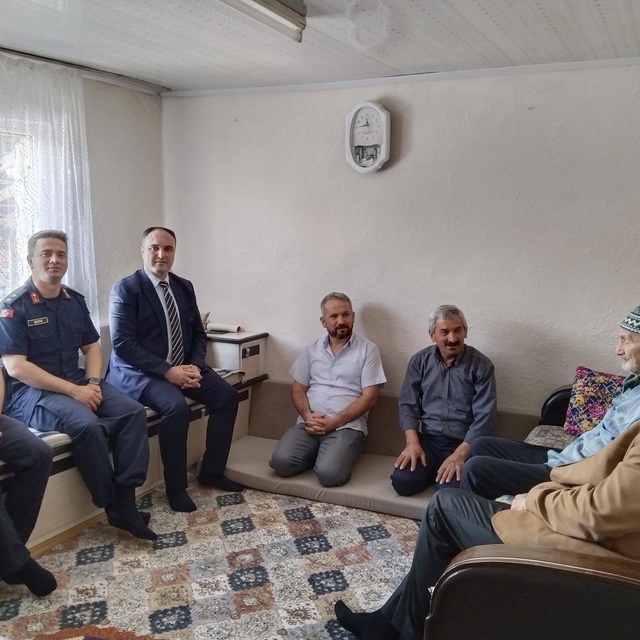 Aslanapa'da şehit aileleri ve gazilere bayram ziyareti