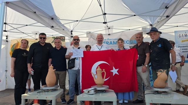 Menemen çömlekçiliği Fransa'da tarih yazdı