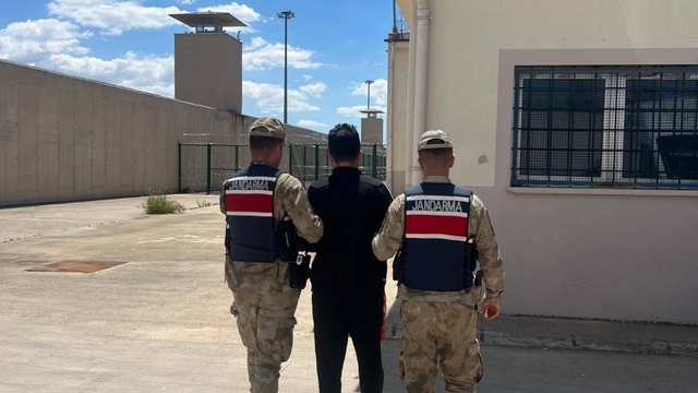 Göçmen kaçakçısı jandarmaya yakalandı