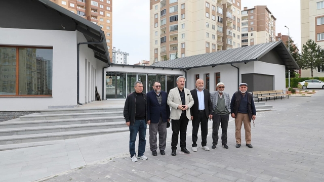 İldem'e yapılan sosyal tesis genç ve yaşlıları bir araya getirecek