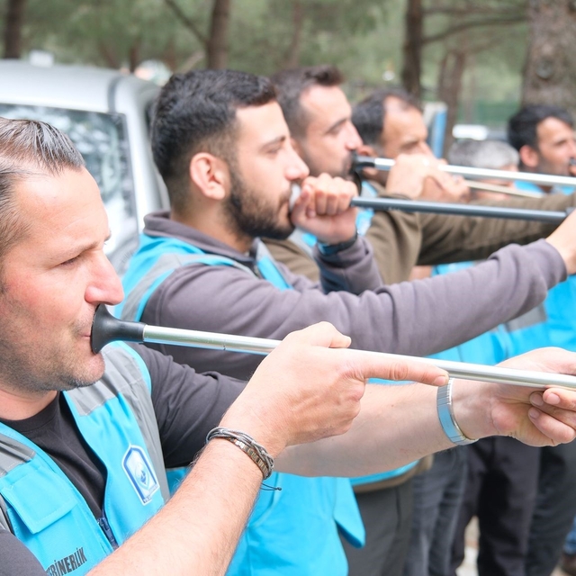 'Boğa yakalama timi' teyakkuzda bekliyor
Yıldırım Belediyesi Kurban Bayramı...