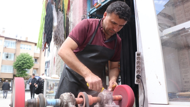 Çeyrek asırlık bıçak ustasından önemli uyarılar