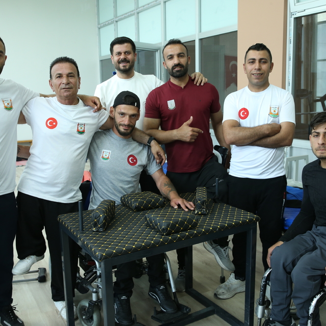 Türkiye şampiyonasından 9 madalyayla dönen Şanlıurfalı bilek güreşi sporcul...
