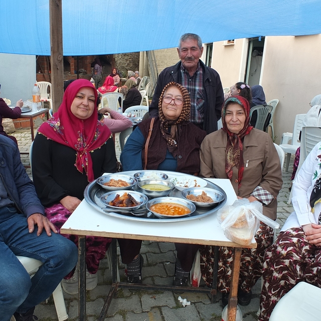 Burhaniye'de düğün yemeği kültürü devam ediyor