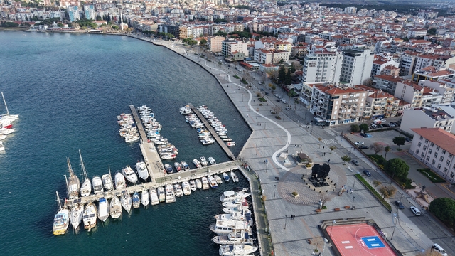 Kurban Bayramı'nda Çanakkale'de doluluk oranı yüzde 100'e ulaşacak
Çanakkale turizminde Kurban Bayramı yoğunluğu
ÇATOD Başkanı Nilgün Gökser: "Kurban Bayramı'nda doluluk oranının yüzde 100'e ulaşmasını bekliyoruz"