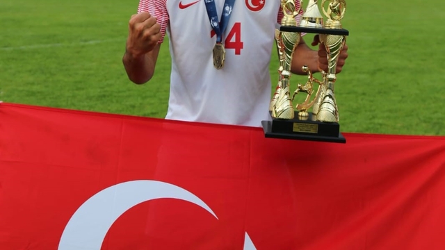 Aliağalı Semih Ayriç, dünya şampiyonu oldu