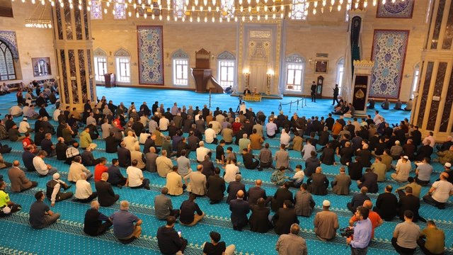 Kahramanmaraş'taki okul saldırısında hayatını kaybedenler için mevlit programı düzenlendi
Acılı baba: "Bu millet çocuklarımızı ve öğretmenimizi bağrına bastı"