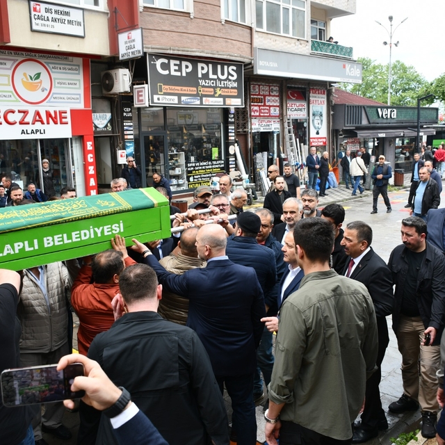 Eski AK Parti MKYK Üyesi Emine Çift son yolculuğuna uğurlandı
