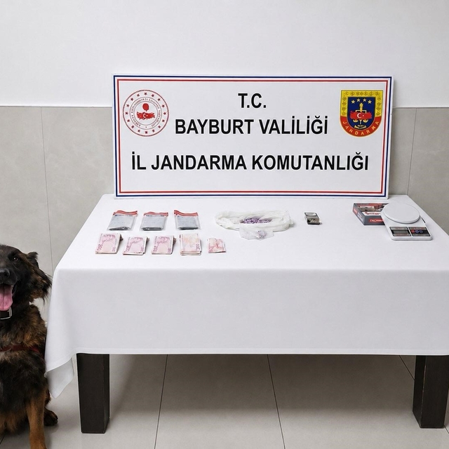 İstanbul'dan Bayburt'a uyuşturucu getiren 3 şüpheli yakalandı
