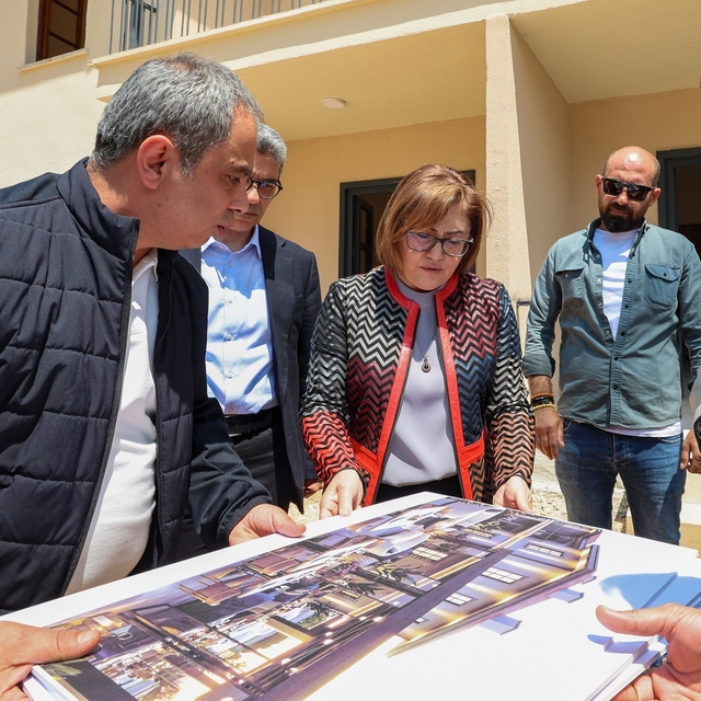 Şahin, TCDD Lojmanlarının restorasyon çalışmalarını inceledi