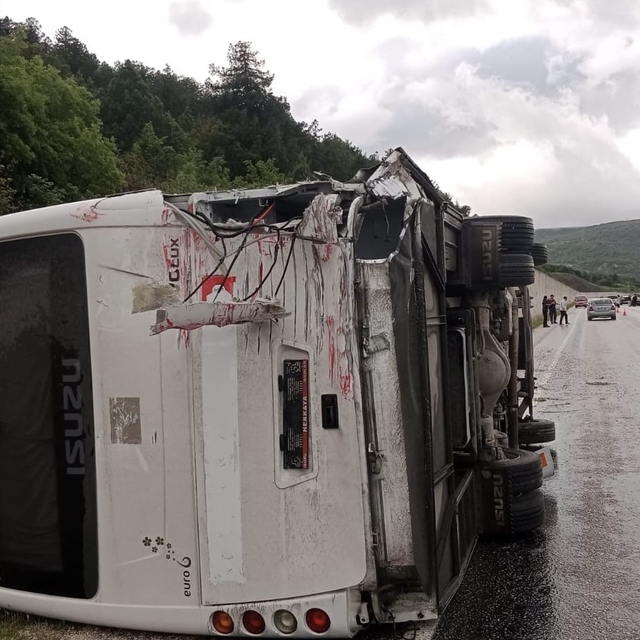 Tokat'ta minibüs devrildi: 4 yaralı