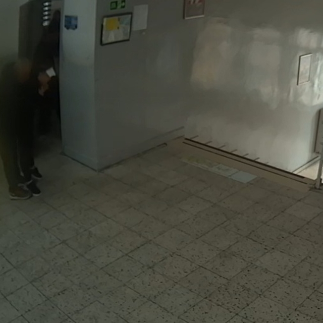 Soluk borusuna yemek kaçan öğrenciyi öğretmeni Heimlich manevrası ile kurta...