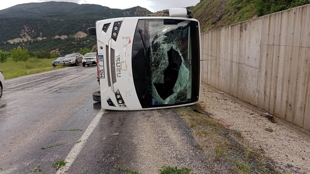 Tokat'ta midibüs ile itfaiye aracı çarpıştı: 4 yaralı