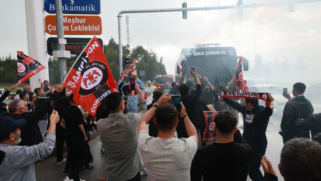 Çorum FK'da Süper Lig coşkusu: Tarihi zaferin ardından takım kafilesine görkemli karşılama