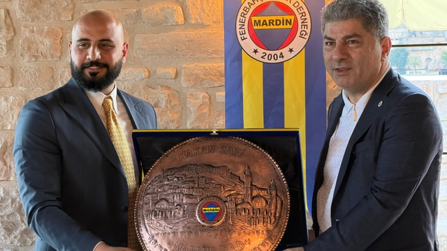 Hakan Safi: "Fenerbahçe'nin olmazsa olmazı, kendi yerinde stadını 65 bin kişiye çıkarmasıdır"
Fenerbahçe Kulübü Başkan adayı Hakan Safi:
"Futbol aklımızın doğru olması lazım"
"Rakibimizden her sene yaklaşık 40 milyon avro daha az gelir elde ediyoruz"