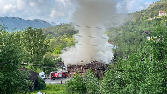 Kastamonu'da 250 yıllık tarihi konak çıkan yangında hasar gördü