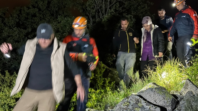 Nevşehir'de kayalık arazide mahsur kalan kadın kurtarıldı