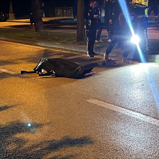 Bursa'da motosikletle refüje çarpıp savrulan sürücü öldü