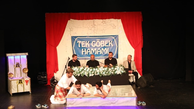 Erzurum Şehir Tiyatroları "Hançer Havası" ile Ordu'da sahne aldı