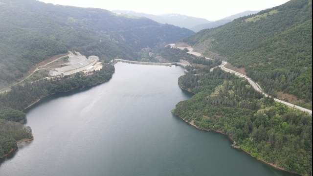 Bursa'nın barajları doldu taştı, kapaklar açıldı... 220 günde sıfırdan yüzde 100'e
Bursa'daki barajların yüzde 100 doluluk oranına ulaşınca, kapaklar tek tek açıldı
Kuraklık alarmı verilen Bursa'da şimdi barajlardaki doluluk, taşkın tehdidine dönüşür mü diye korkutmaya başladı