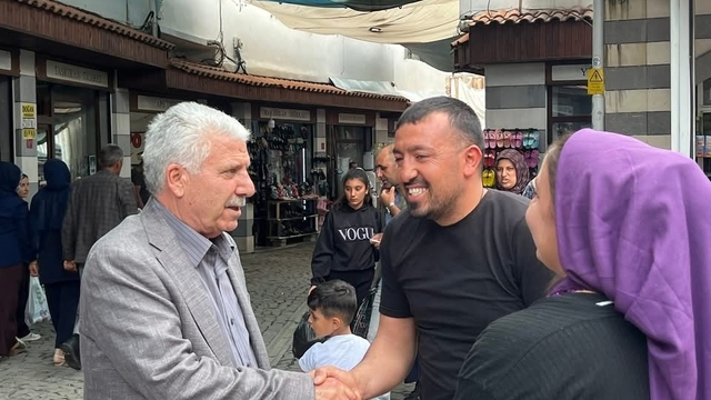 Başkan Karamehmetoğlu esnaf ve vatandaşlarla buluştu