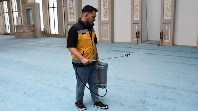 Balıkesir bayrama hazır
Balıkesir Büyükşehir Belediye ekipleri, şehrin dört bir yanında yürüttüğü çalışmalar ile şehri bayrama hazırladı