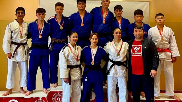 Bilecik'te judo turnuvasında madalyalar sahiplerini buldu