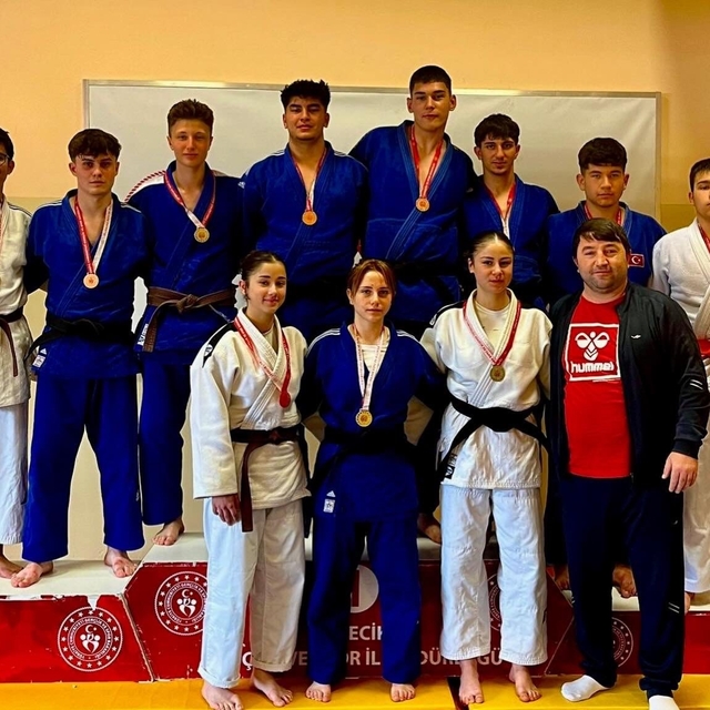 Bilecik'te judo turnuvasında madalyalar sahiplerini buldu