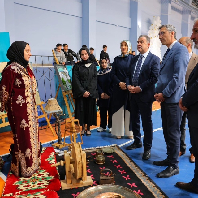 Bayburt'ta öğrencilerin yıl boyunca hazırladığı ürünler sergilendi