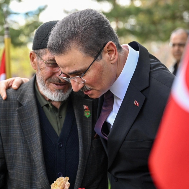 Arefe günü şehitlerin kabri ziyaret edildi