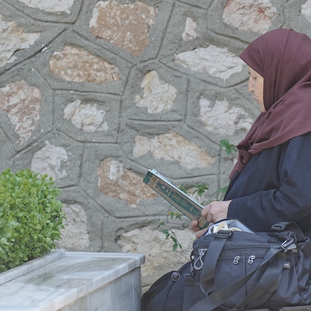 Şehitlikte hüzünlü bayramlaşma
Aileler evlatlarının şehitliğini ziyaret ett...